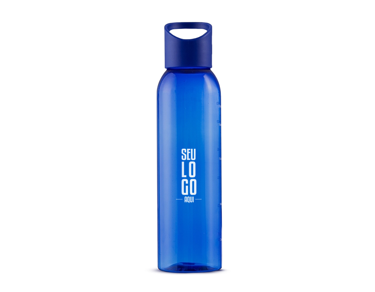 Garrafa produzida em plástico livre de BPA, segura para o uso diário e ideal para acompanhar a rotina de hidratação. Possui capacidade máxima de 700 ml, com marcação de volume impressa até 650 ml, facilitando o controle da ingestão de líquidos. Conta com tampa rosqueável e alça fixa, que garante praticidade no transporte. Um brinde corporativo funcional, leve e versátil, perfeito para ações promocionais e uso contínuo.