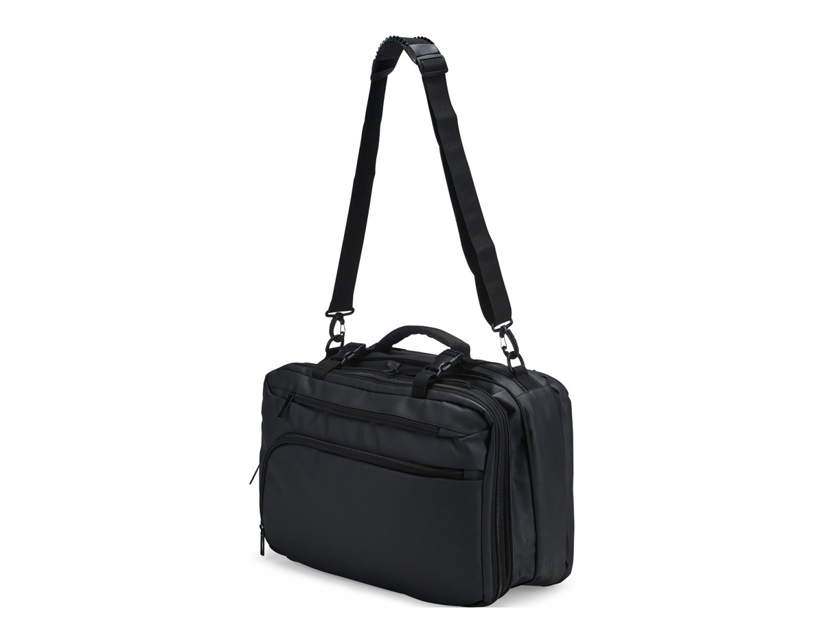 Mochila em nylon com camada de PU impermeável, com capacidade máxima de 28 litros, ideal para viagens, trabalho e uso diário. Possui compartimento interno com sistema de vedação a vácuo para armazenamento de roupas e objetos, além de duas divisórias em poliuretano termoplástico em tamanhos diferentes. Conta com bolsos frontais, bolso lateral em tela e bolso traseiro com divisória para notebook de até 15,6”. Dispõe ainda de alças acolchoadas em espuma respirável, alça lateral para transporte horizontal e alça de ombro ajustável em nylon. Um brinde corporativo moderno, versátil e de alto valor percebido.
