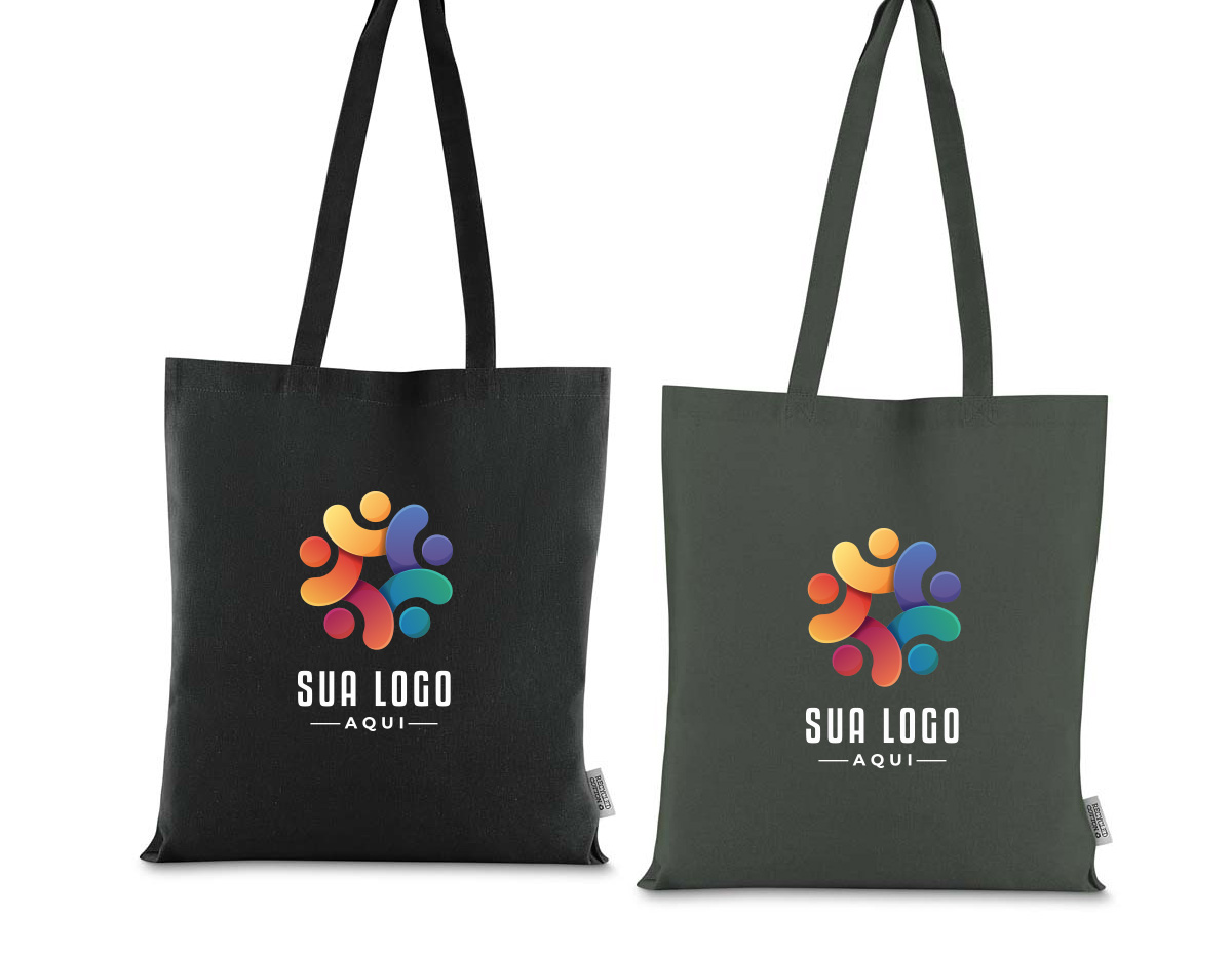 Bolsa confeccionada em algodão sólido reciclado, com gramatura de 140g/m², dimensões de 42 x 38 cm e alça de comprimento fixo medindo 33 cm.