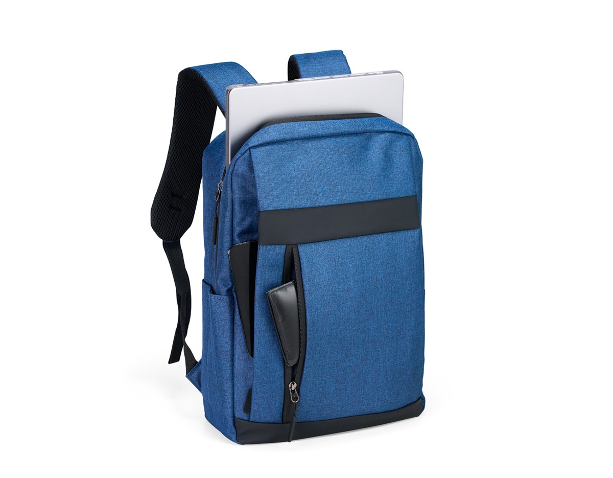 Mochila em nylon Oxford impermeável com detalhes em couro sintético, capacidade para até 14 litros, fechamento em zíper com puxadores em plástico e nylon. Possui compartimento interno com bolsos de tamanhos variados e divisória para notebooks de até 15,6 polegadas. Apresenta dois compartimentos frontais com abertura lateral, além de entrada para cabo USB e bolso lateral aberto. Dispõe também de alça de mão em poliéster reforçado e duas alças para as costas com revestimento em espuma respirável.