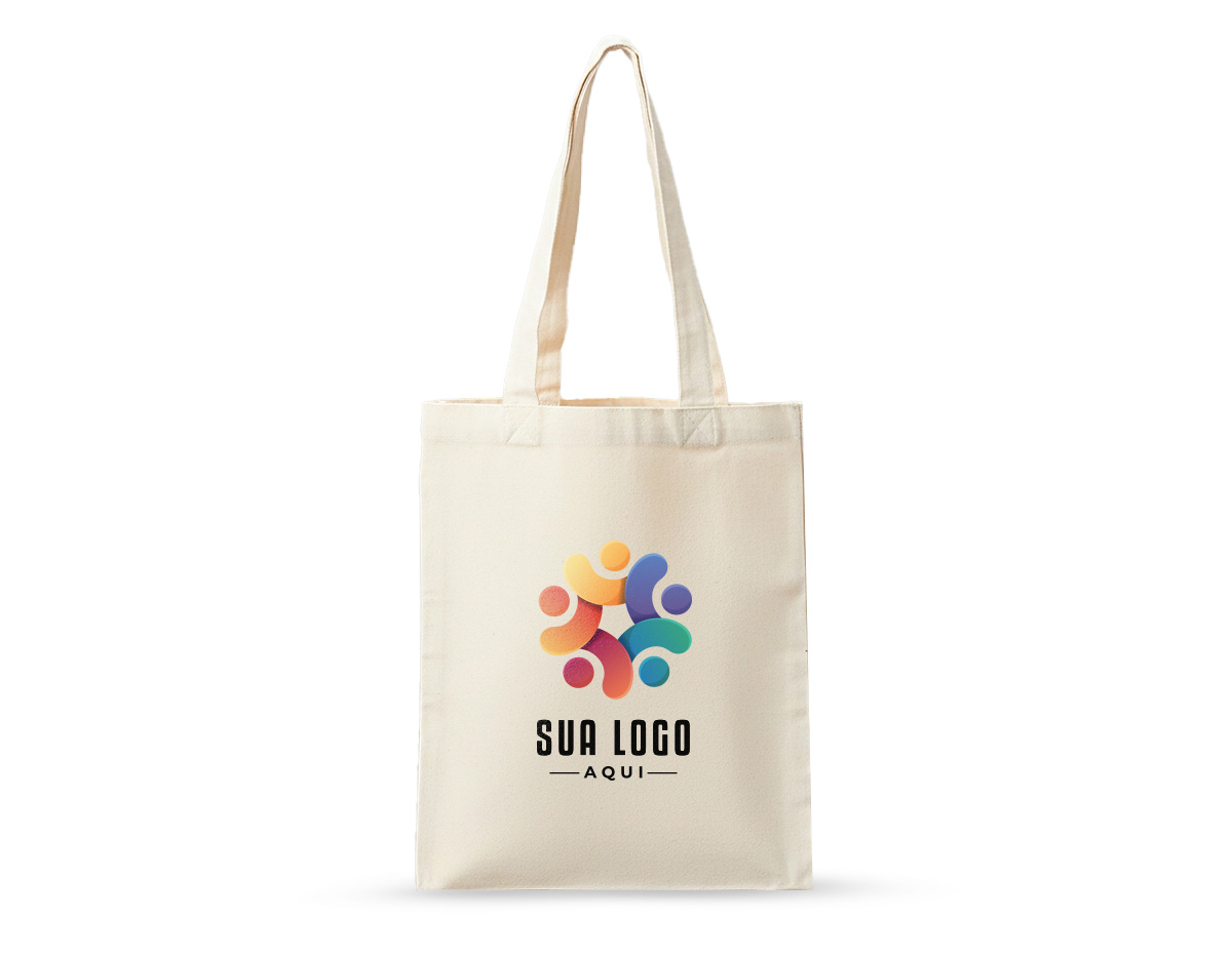 Sacola confeccionada em lona resistente a respingos d’água, garantindo maior durabilidade no uso diário. Possui duas alças com costura interna, que oferecem melhor acabamento e segurança no transporte. Brinde prático e versátil, ideal para ações promocionais, eventos e uso cotidiano.