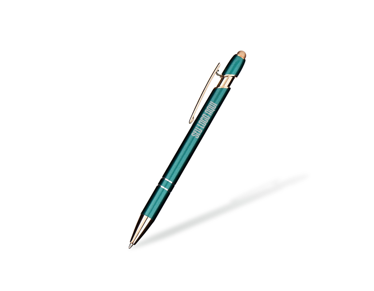 Caneta metálica moderna, com detalhe emborrachado no topo, ideal para interação com dispositivos de telas sensíveis ao toque. Possui acionamento por clique e carga esferográfica azul de 1,0 mm, garantindo escrita macia e precisa. Um brinde corporativo elegante, funcional e alinhado à rotina digital.