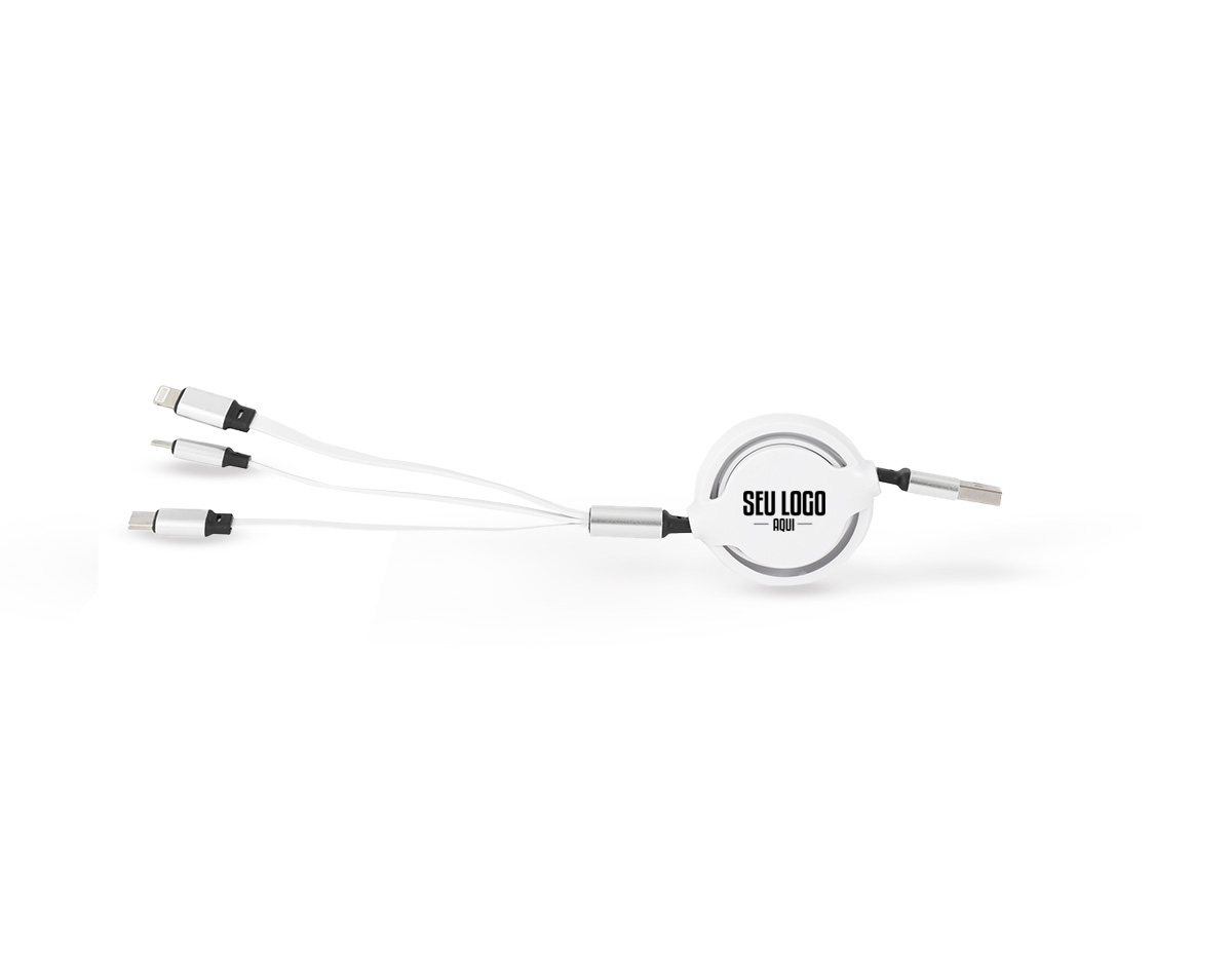 Cabo USB retrátil 3 em 1 com extensão máxima de 1m. Possui conectores USB-C, Micro USB e Lightning em uma extremidade e conector USB-A na outra. Observação: cabo destinado apenas à recarga; não realiza transferência de dados.