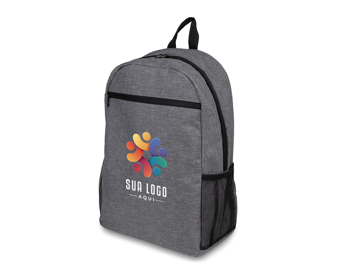Mochila confeccionada em tecido externo de poliéster 300D e interno em poliéster 190D. Com bolso frontal com zíper, dois bolsos laterais e compartimento interno para notebook de até 15,6”.