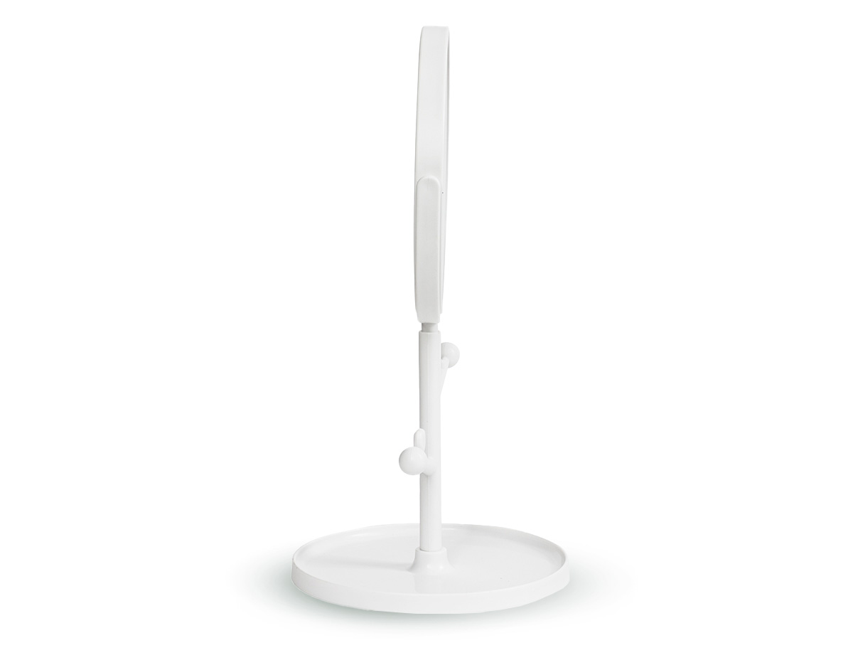 Espelho de mesa dupla face sem aumento. Possui estrutura em plástico com ganchos laterais e base circular para guardar pequenos objetos.